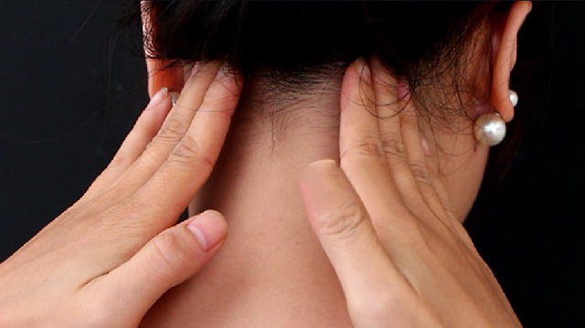 Cách massage vai và cổ giúp giảm chóng mặt